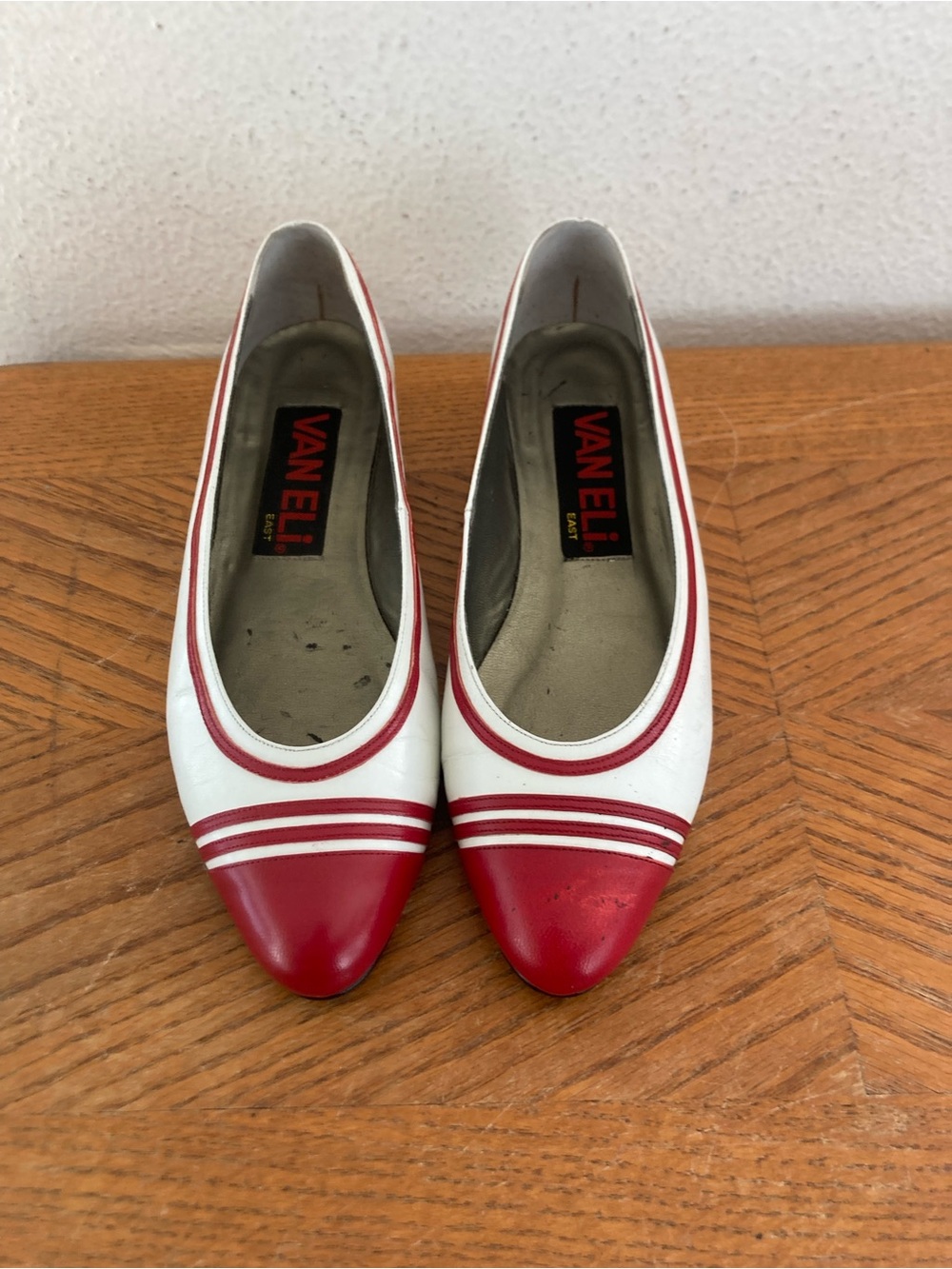 VAN ELI EAST Red and White Leather Flats (6M)